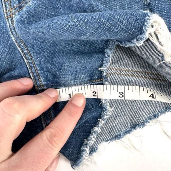 Old Navy Mid Rise Cut Off Blue Ripped Distressed Torn Denim Shorts Size 4 - Picture 7 of 8